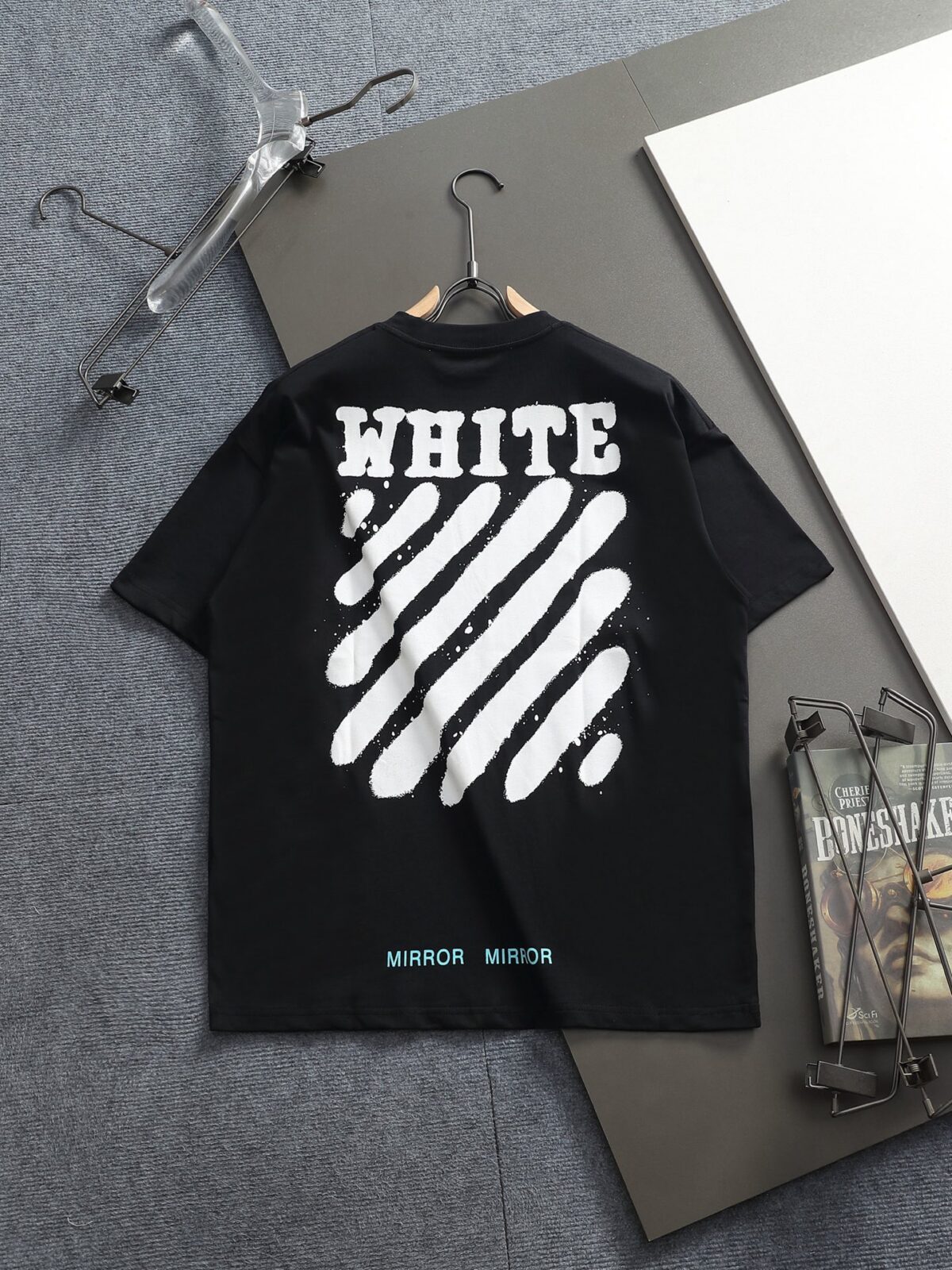 P75 OFF-WHITE 原版面料 官方同款 短袖T恤 定制 同缸染面料 手感非常舒服 春夏最新砖柜同步 时尚又个性 超级百搭好看 男女都非常合适 人手必备款 吊牌 领标 水洗麦 三标齐全 颜色: 黑白 尺码：XS~L