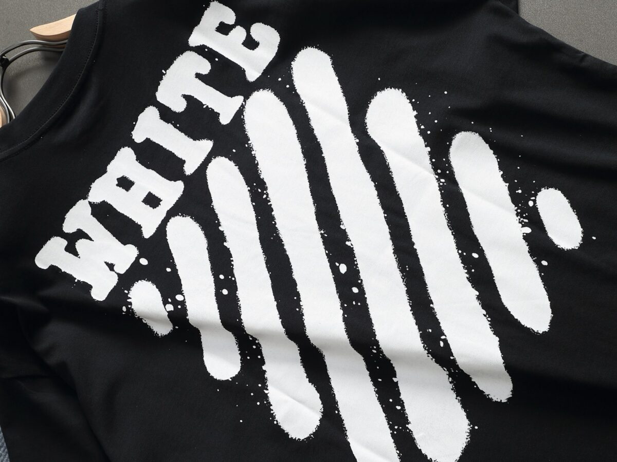 P75 OFF-WHITE 原版面料 官方同款 短袖T恤 定制 同缸染面料 手感非常舒服 春夏最新砖柜同步 时尚又个性 超级百搭好看 男女都非常合适 人手必备款 吊牌 领标 水洗麦 三标齐全 颜色: 黑白 尺码：XS~L