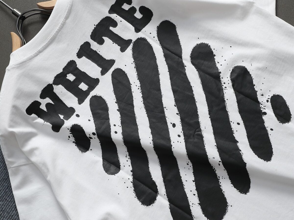 P75 OFF-WHITE 原版面料 官方同款 短袖T恤 定制 同缸染面料 手感非常舒服 春夏最新砖柜同步 时尚又个性 超级百搭好看 男女都非常合适 人手必备款 吊牌 领标 水洗麦 三标齐全 颜色: 黑白 尺码：XS~L