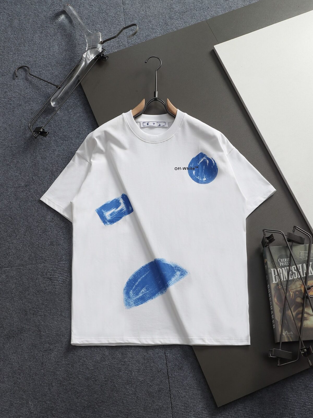 P75 OFF-WHITE 原版面料 官方同款 短袖T恤 定制 同缸染面料 手感非常舒服 春夏最新砖柜同步 时尚又个性 超级百搭好看 男女都非常合适 人手必备款 吊牌 领标 水洗麦 三标齐全 颜色: 黑白 尺码：XS~L