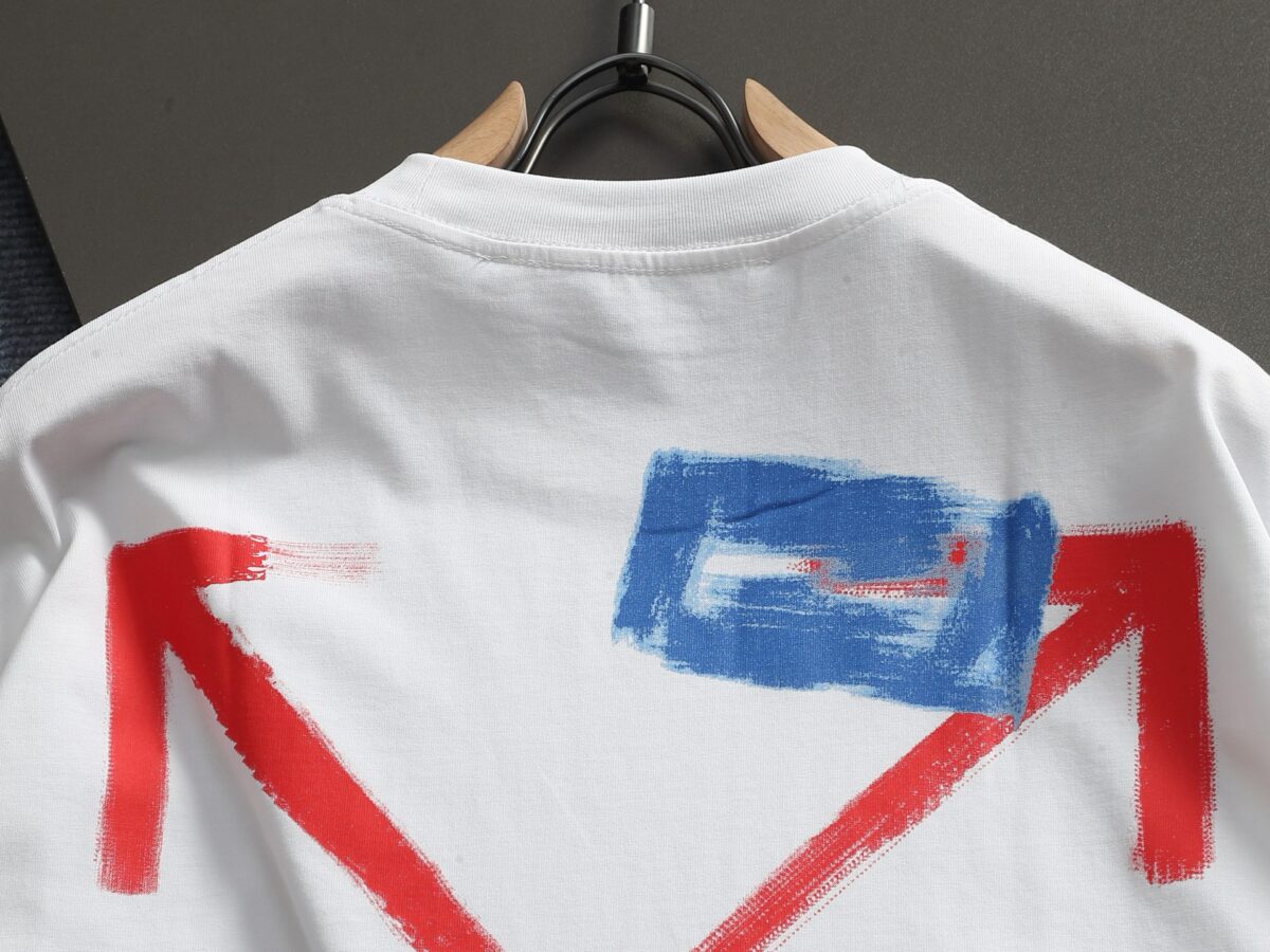P75 OFF-WHITE 原版面料 官方同款 短袖T恤 定制 同缸染面料 手感非常舒服 春夏最新砖柜同步 时尚又个性 超级百搭好看 男女都非常合适 人手必备款 吊牌 领标 水洗麦 三标齐全 颜色: 黑白 尺码：XS~L