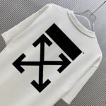 P70 款式：off-white短袖T恤 面料：300克重双纱100%棉 罗纹：320克重索络纳1*1潮牌 工艺：印花 颜色：白 红 粉 蓝 花灰 黑 尺码：M—4XL 无性别区分 男女同款