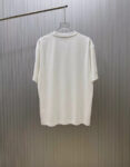 P75 （严控品质 ） 款式：off-white短袖T恤 面料：300克重双纱100%棉 罗纹：320克重索络纳1*1潮牌 工艺：洗水磨破印花 颜色：白 卡其 花灰 黑 尺码：M—4XL 无性别区分 男女同款