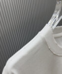 P75 （严控品质 ） 款式：off-white短袖T恤 面料：300克重双纱100%棉 罗纹：320克重索络纳1*1潮牌 工艺：洗水磨破印花 颜色：白 卡其 花灰 黑 尺码：M—4XL 无性别区分 男女同款