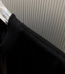 P75 （严控品质 ） 款式：off-white短袖T恤 面料：300克重双纱100%棉 罗纹：320克重索络纳1*1潮牌 工艺：洗水磨破印花 颜色：白 卡其 花灰 黑 尺码：M—4XL 无性别区分 男女同款