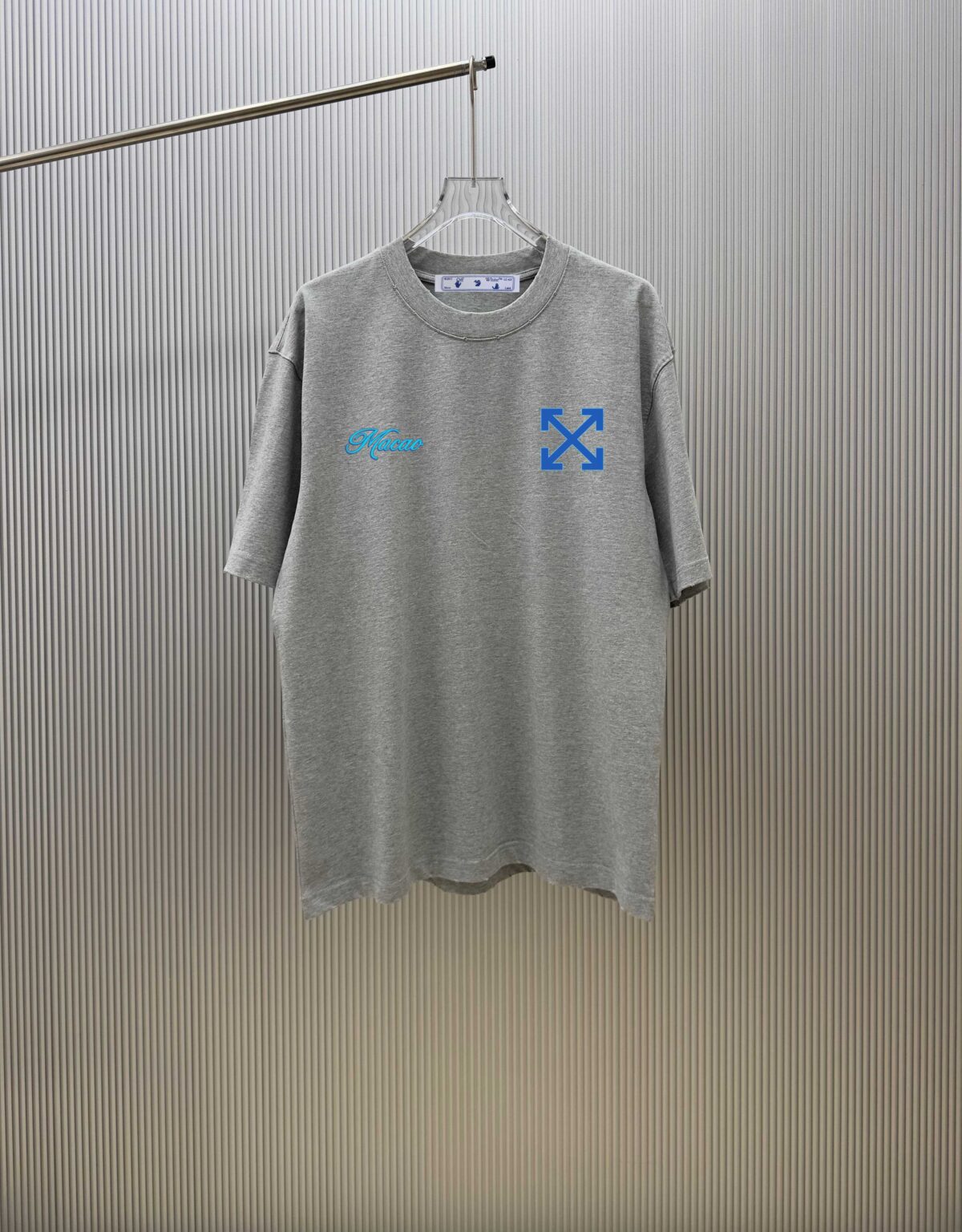 P75 （严控品质 ） 款式：off-white短袖T恤 面料：300克重双纱100%棉 罗纹：320克重索络纳1*1潮牌 工艺：洗水磨破印花 颜色：白 卡其 花灰 黑 尺码：M—4XL 无性别区分 男女同款
