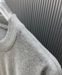 P75 （严控品质 ） 款式：off-white短袖T恤 面料：300克重双纱100%棉 罗纹：320克重索络纳1*1潮牌 工艺：洗水磨破印花 颜色：白 卡其 花灰 黑 尺码：M—4XL 无性别区分 男女同款