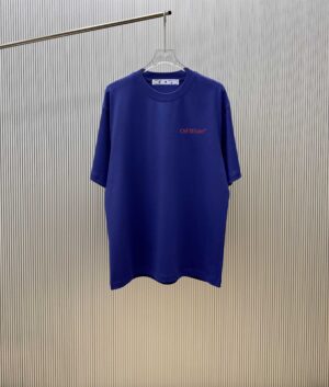 P70 款式：off-white短袖T恤 面料：300克重双纱100%棉 罗纹：320克重索络纳1*1潮牌 工艺：印花 颜色：白 夜蓝 炫酷蓝 蓝 花灰 黑 尺码：M—4XL 无性别区分 男女同款