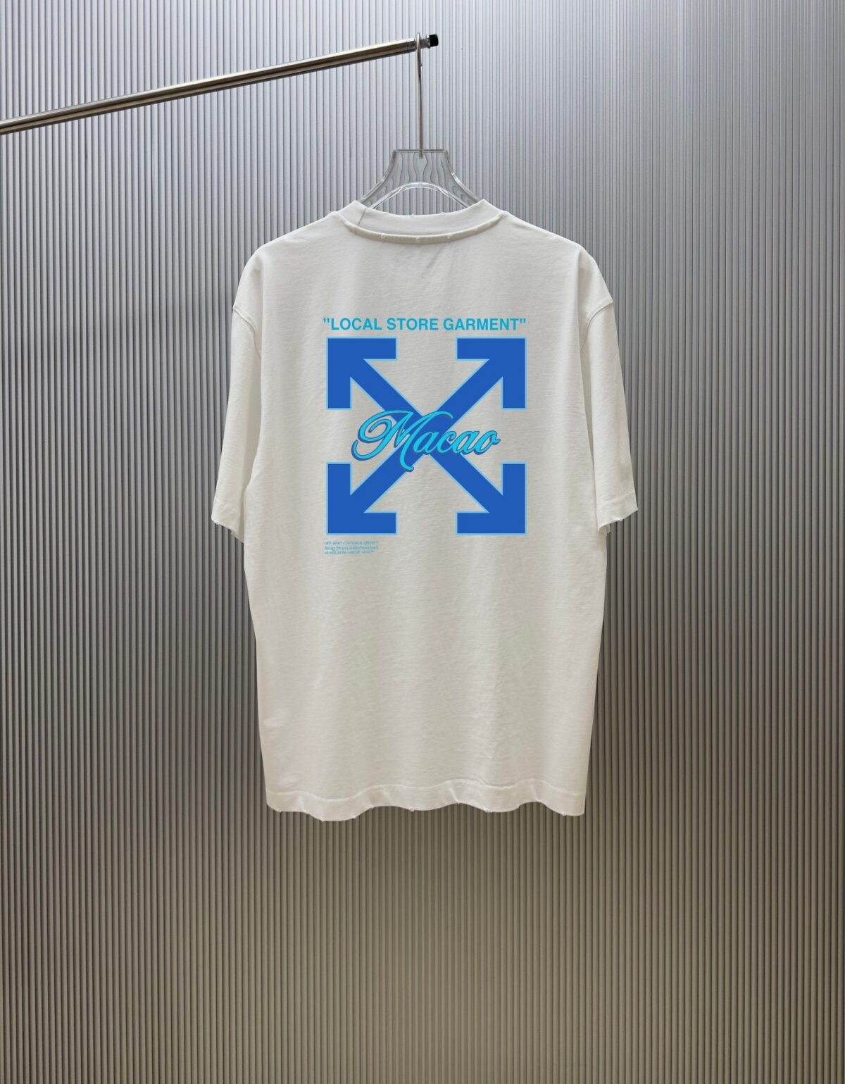 P75 （严控品质 ） 款式：off-white短袖T恤 面料：300克重双纱100%棉 罗纹：320克重索络纳1*1潮牌 工艺：洗水磨破印花 颜色：白 卡其 花灰 黑 尺码：M—4XL 无性别区分 男女同款