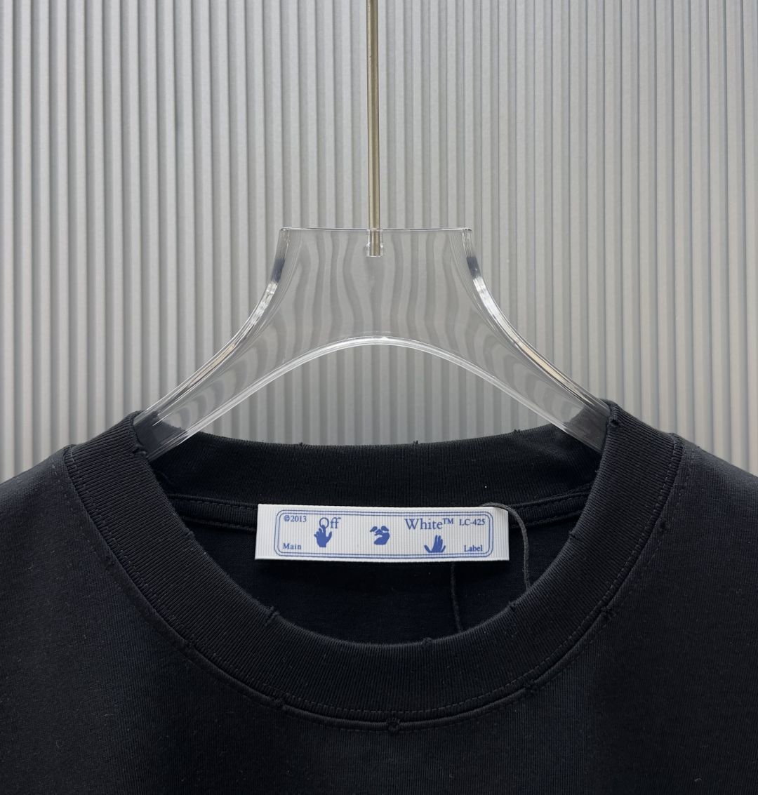 P75 （严控品质 ） 款式：off-white短袖T恤 面料：300克重双纱100%棉 罗纹：320克重索络纳1*1潮牌 工艺：洗水磨破印花 颜色：白 卡其 灰 黑 尺码：M—4XL 无性别区分 男女同款