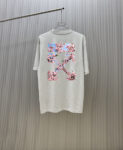 P70 款式：off-white短袖T恤 面料：300克重双纱100%棉 罗纹：320克重索络纳1*1潮牌 工艺：印花 颜色：白 粉 蓝 炫酷蓝 花灰 黑 尺码：M—4XL 无性别区分 男女同款