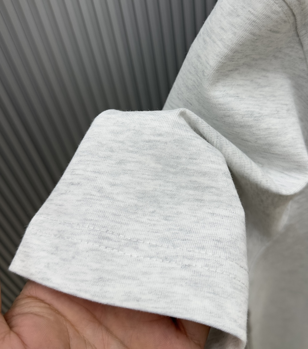 P70 款式：off-white短袖T恤 面料：300克重双纱100%棉 罗纹：320克重索络纳1*1潮牌 工艺：印花 颜色：白 粉 蓝 炫酷蓝 花灰 黑 尺码：M—4XL 无性别区分 男女同款