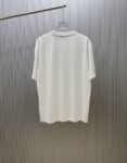 P75 （严控品质 ） 款式：off-white短袖T恤 面料：300克重双纱100%棉 罗纹：320克重索络纳1*1潮牌 工艺：洗水磨破印花 颜色：白 天蓝 灰 黑 尺码：M—4XL 无性别区分 男女同款