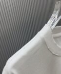 P75 （严控品质 ） 款式：off-white短袖T恤 面料：300克重双纱100%棉 罗纹：320克重索络纳1*1潮牌 工艺：洗水磨破印花 颜色：白 天蓝 灰 黑 尺码：M—4XL 无性别区分 男女同款