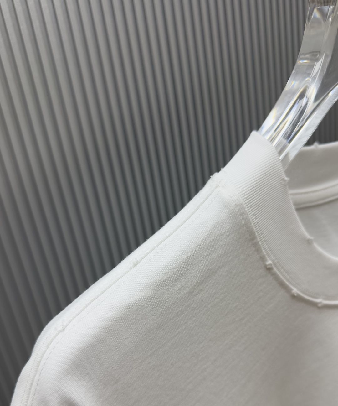 P75 （严控品质 ） 款式：off-white短袖T恤 面料：300克重双纱100%棉 罗纹：320克重索络纳1*1潮牌 工艺：洗水磨破印花 颜色：白 天蓝 灰 黑 尺码：M—4XL 无性别区分 男女同款