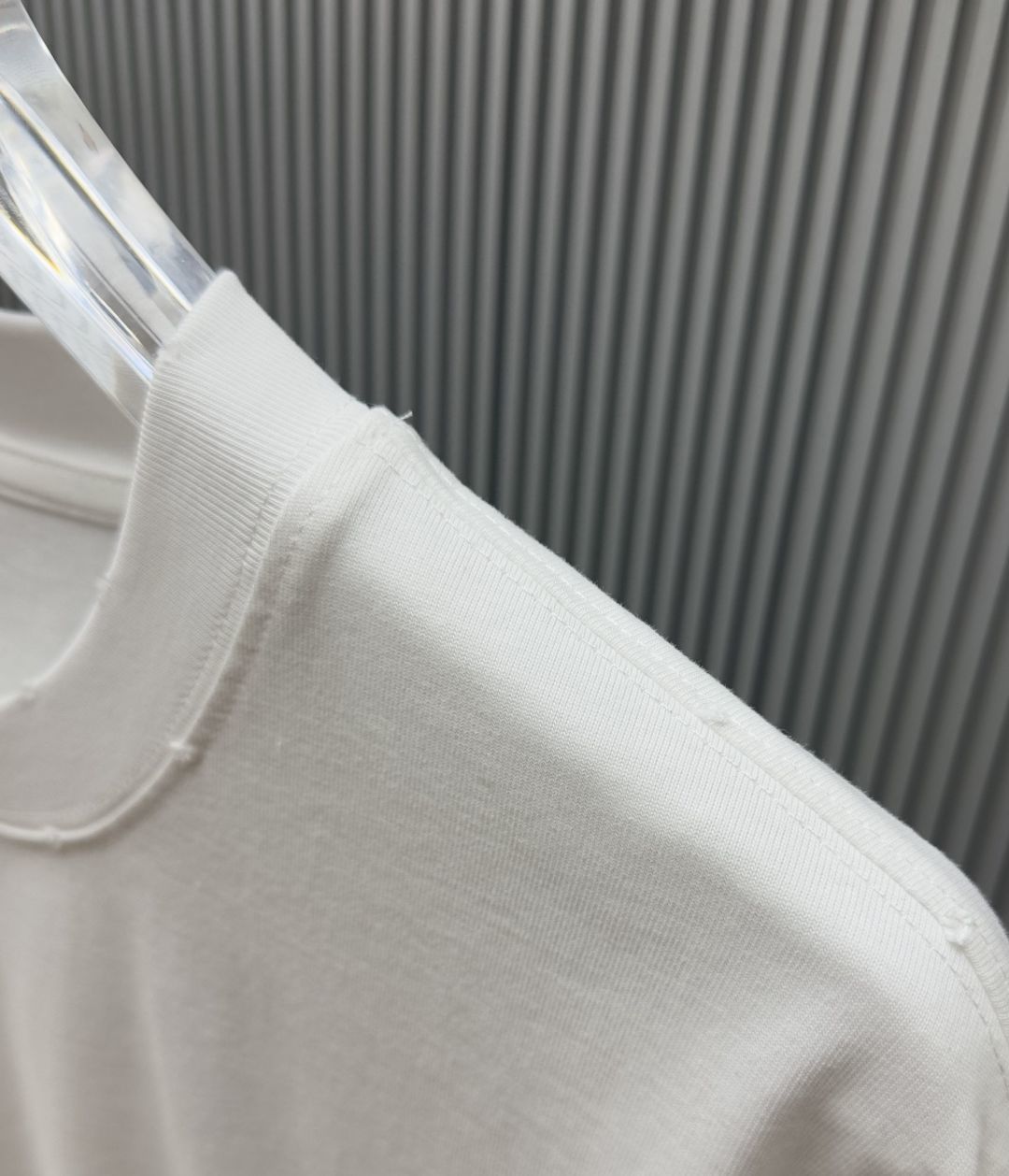 P75 （严控品质 ） 款式：off-white短袖T恤 面料：300克重双纱100%棉 罗纹：320克重索络纳1*1潮牌 工艺：洗水磨破印花 颜色：白 天蓝 灰 黑 尺码：M—4XL 无性别区分 男女同款
