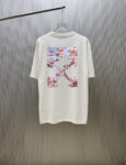 P70 款式：off-white短袖T恤 面料：300克重双纱100%棉 罗纹：320克重索络纳1*1潮牌 工艺：印花 颜色：白 粉 蓝 炫酷蓝 花灰 黑 尺码：M—4XL 无性别区分 男女同款