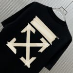 P70 款式：off-white短袖T恤 面料：300克重双纱100%棉 罗纹：320克重索络纳1*1潮牌 工艺：印花 颜色：白 红 夜蓝 蓝 花灰 黑 尺码：M—4XL 无性别区分 男女同款