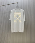 P70 款式：off-white短袖T恤 面料：300克重双纱100%棉 罗纹：320克重索络纳1*1潮牌 工艺：印花 颜色：白 红 夜蓝 蓝 花灰 黑 尺码：M—4XL 无性别区分 男女同款