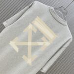 P70 款式：off-white短袖T恤 面料：300克重双纱100%棉 罗纹：320克重索络纳1*1潮牌 工艺：印花 颜色：白 红 夜蓝 蓝 花灰 黑 尺码：M—4XL 无性别区分 男女同款