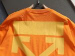 P75 OFF-WHITE 原版面料 官方同款 短袖T恤 定制 同缸染面料 手感非常舒服 春夏最新砖柜同步 时尚又个性 超级百搭好看 男女都非常合适 人手必备款 吊牌 领标 水洗麦 三标齐全 颜色: 黑白橙 尺码：XS~L