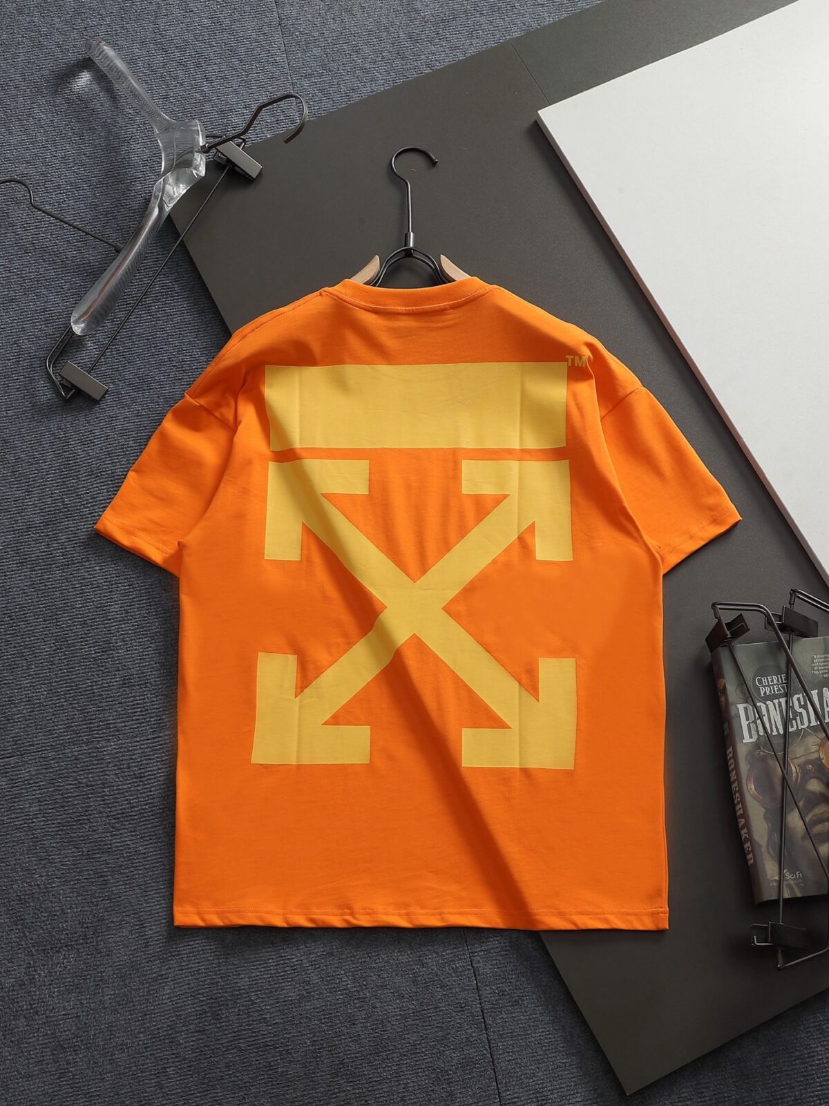P75 OFF-WHITE 原版面料 官方同款 短袖T恤 定制 同缸染面料 手感非常舒服 春夏最新砖柜同步 时尚又个性 超级百搭好看 男女都非常合适 人手必备款 吊牌 领标 水洗麦 三标齐全 颜色: 黑白橙 尺码：XS~L