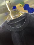 P80 OFF-white/2026春夏新款 洗水磨破320克圆领短袖tee 男女同款宽松版 吊牌 领标 洗水唛 三标齐全 颜色 :洗水黑 洗水白 洗水灰 洗水绿 洗水红 尺码 :S M L XL XXL ​ ​