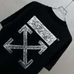 P70 （严控品质 ） 款式：off-white短袖T恤 面料：300克重双纱100%棉 罗纹：320克重索络纳1*1潮牌 工艺：印花 颜色：白 炫酷蓝 粉 花灰 黑 尺码：M—4XL 无性别区分 男女同款