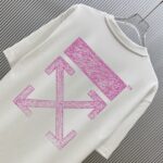 P70 （严控品质 ） 款式：off-white短袖T恤 面料：300克重双纱100%棉 罗纹：320克重索络纳1*1潮牌 工艺：印花 颜色：白 炫酷蓝 粉 花灰 黑 尺码：M—4XL 无性别区分 男女同款