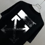 P70 （严控品质 ） 款式：off-white短袖T恤 面料：300克重双纱100%棉 罗纹：320克重索络纳1*1潮牌 工艺：印花 颜色：白 橙 粉 夜蓝 花灰 黑 尺码：M—4XL 无性别区分 男女同款