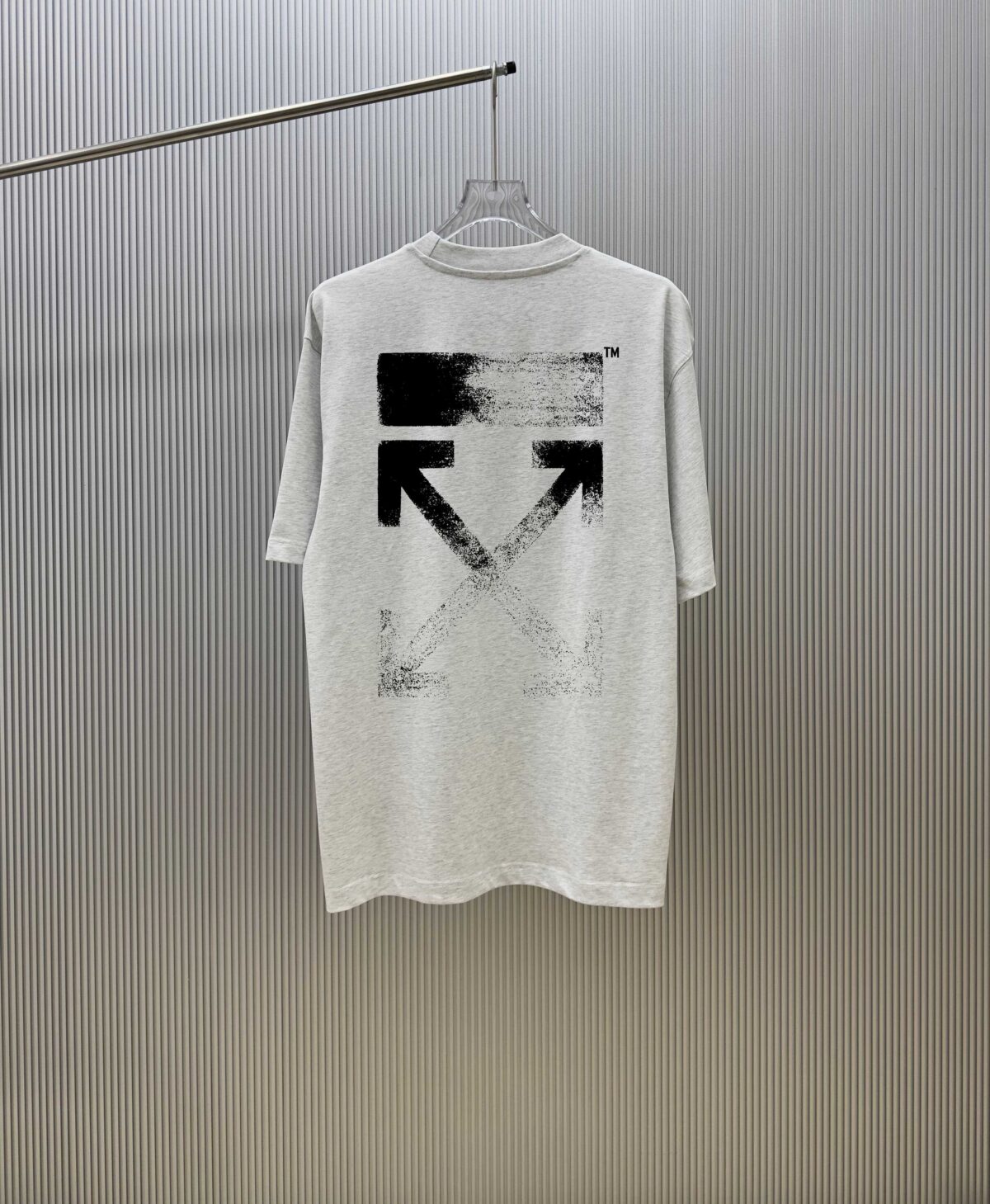 P70 （严控品质 ） 款式：off-white短袖T恤 面料：300克重双纱100%棉 罗纹：320克重索络纳1*1潮牌 工艺：印花 颜色：白 橙 粉 夜蓝 花灰 黑 尺码：M—4XL 无性别区分 男女同款