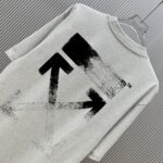 P70 （严控品质 ） 款式：off-white短袖T恤 面料：300克重双纱100%棉 罗纹：320克重索络纳1*1潮牌 工艺：印花 颜色：白 橙 粉 夜蓝 花灰 黑 尺码：M—4XL 无性别区分 男女同款