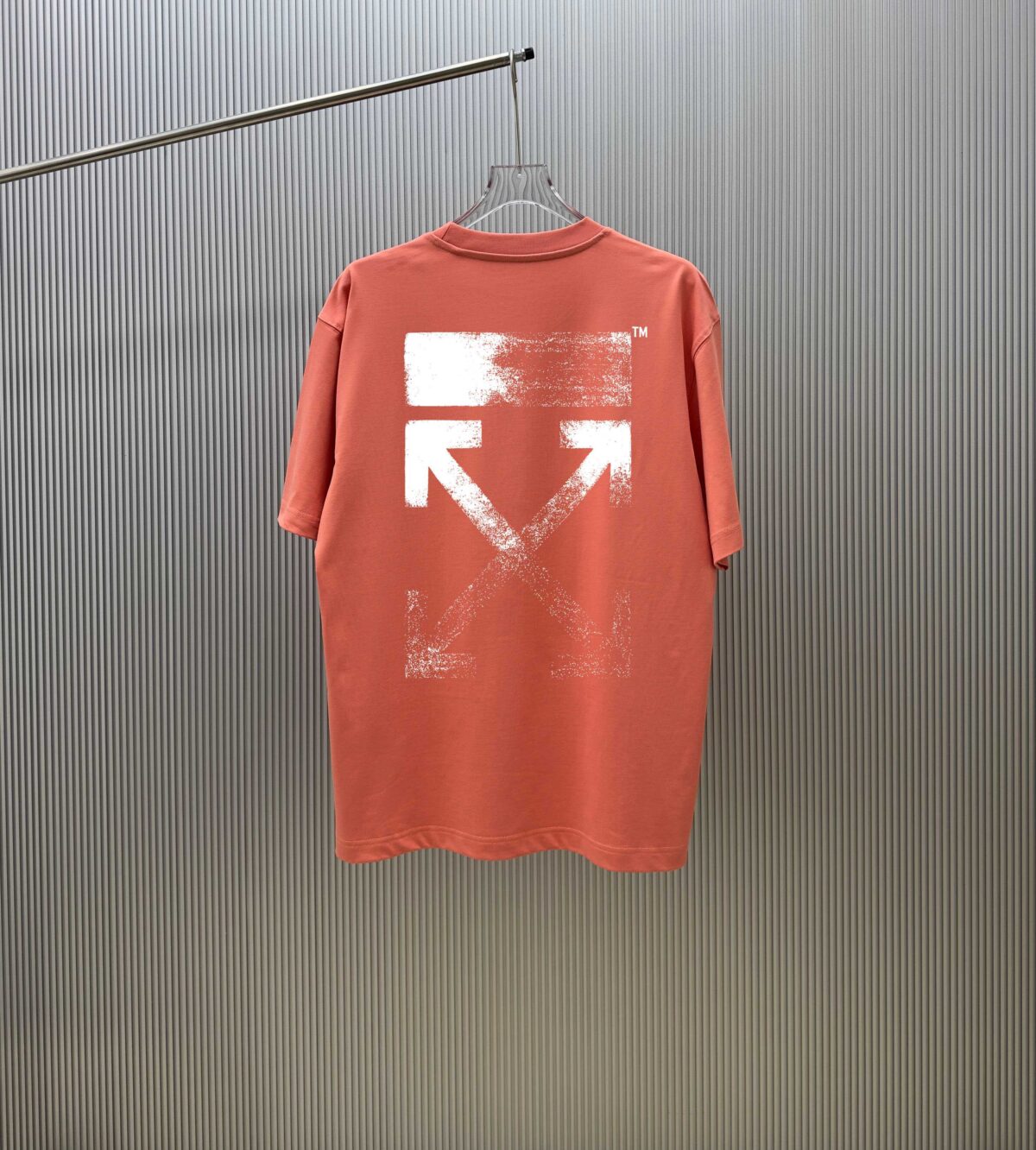 P70 （严控品质 ） 款式：off-white短袖T恤 面料：300克重双纱100%棉 罗纹：320克重索络纳1*1潮牌 工艺：印花 颜色：白 橙 粉 夜蓝 花灰 黑 尺码：M—4XL 无性别区分 男女同款