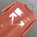 P70 （严控品质 ） 款式：off-white短袖T恤 面料：300克重双纱100%棉 罗纹：320克重索络纳1*1潮牌 工艺：印花 颜色：白 橙 粉 夜蓝 花灰 黑 尺码：M—4XL 无性别区分 男女同款