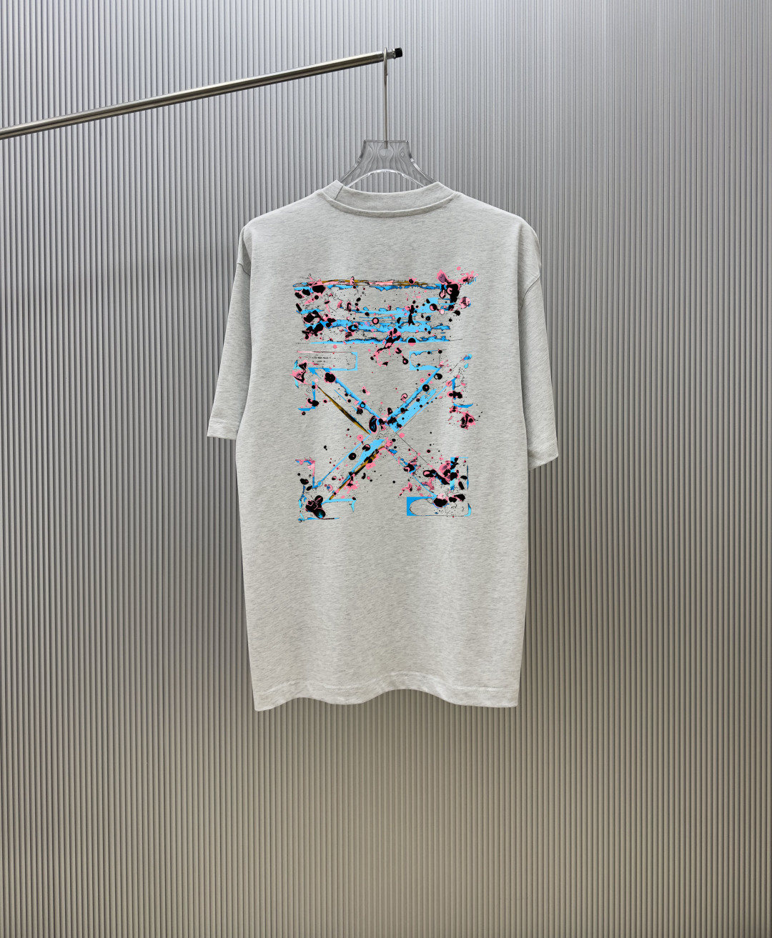 P70 （严控品质 ） 款式：off-white短袖T恤 面料：300克重双纱100%棉 罗纹：320克重索络纳1*1潮牌 工艺：印花 颜色：白 炫酷蓝 花灰 蓝 黑 尺码：M—4XL 无性别区分 男女同款