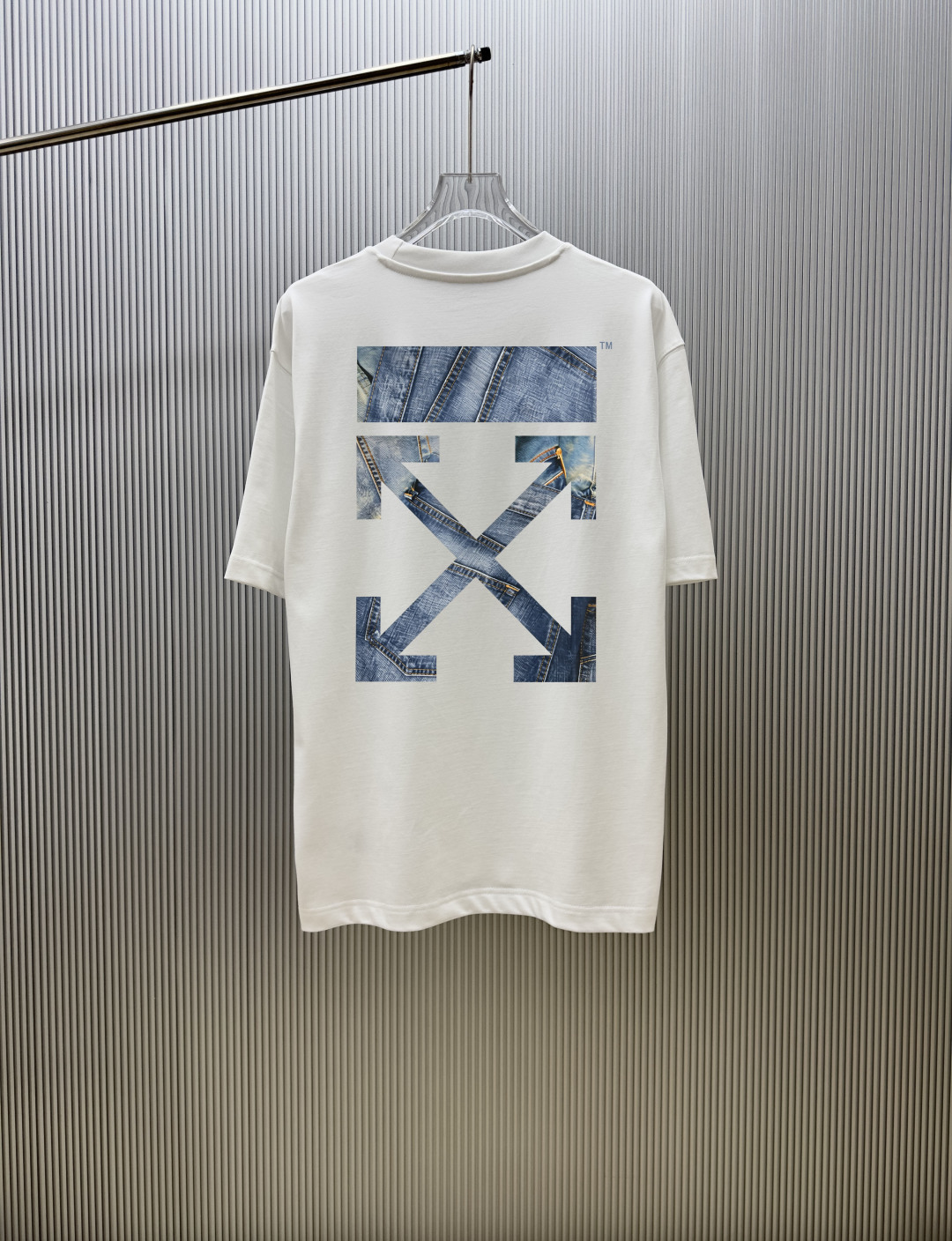 P70 （严控品质 ） 款式：off-white短袖T恤 面料：300克重双纱100%棉 罗纹：320克重索络纳1*1潮牌 工艺：印花 颜色：白 夜蓝 花灰 红 黑 尺码：M—4XL 无性别区分 男女同款