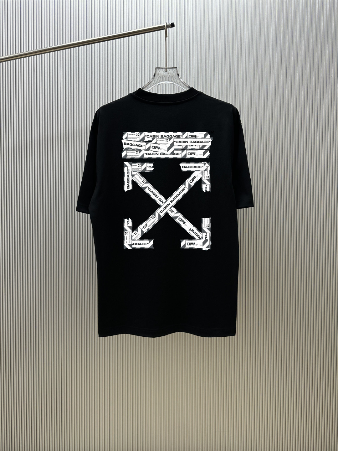 P70 （严控品质 ） 款式：off-white短袖T恤 面料：300克重双纱100%棉 罗纹：320克重索络纳1*1潮牌 工艺：印花 颜色：白 炫酷蓝 花灰 红 黑 尺码：M—4XL 无性别区分 男女同款