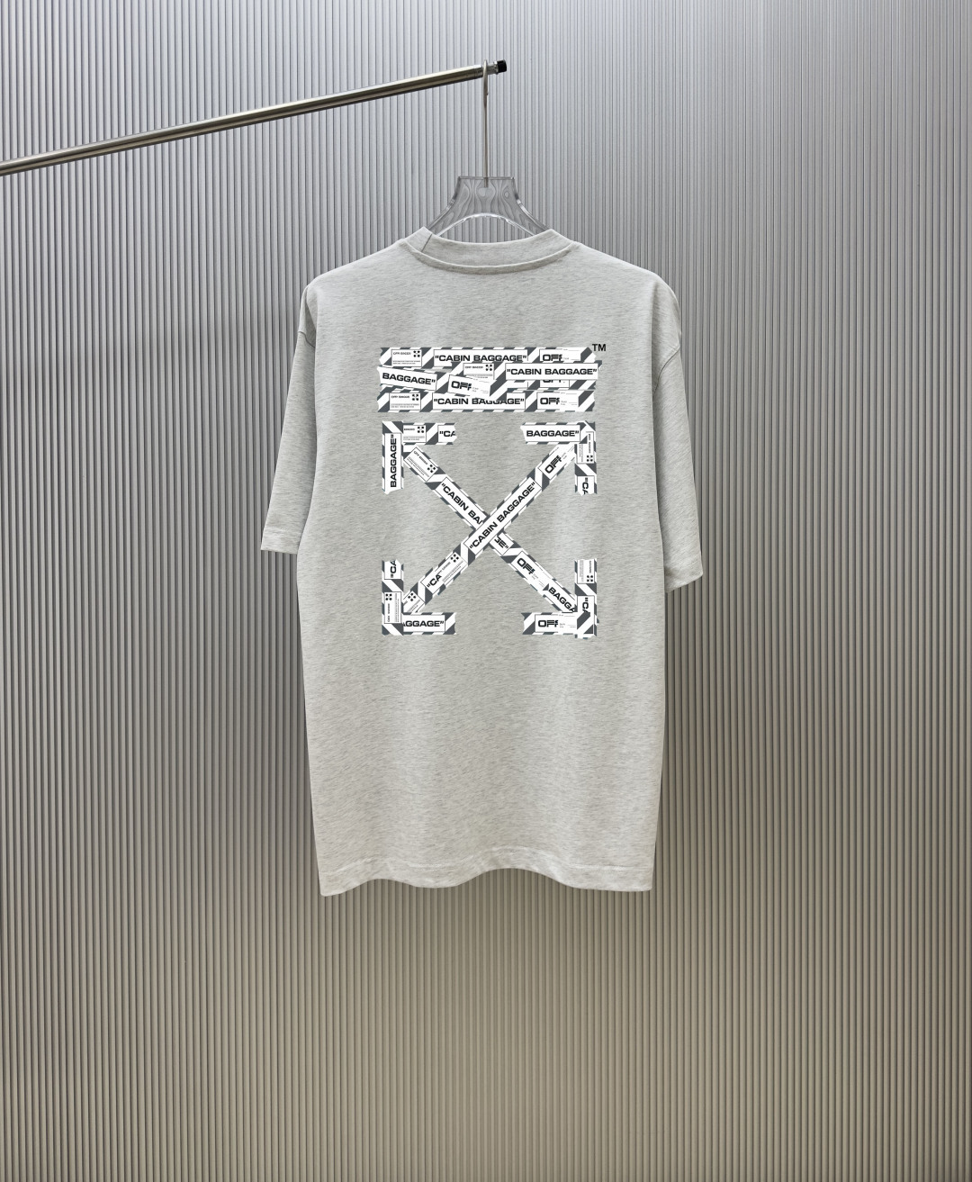 P70 （严控品质 ） 款式：off-white短袖T恤 面料：300克重双纱100%棉 罗纹：320克重索络纳1*1潮牌 工艺：印花 颜色：白 炫酷蓝 花灰 红 黑 尺码：M—4XL 无性别区分 男女同款