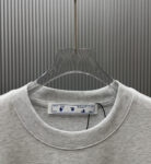 P70 （严控品质 ） 款式：off-white短袖T恤 面料：300克重双纱100%棉 罗纹：320克重索络纳1*1潮牌 工艺：印花 颜色：白 炫酷蓝 花灰 红 黑 尺码：M—4XL 无性别区分 男女同款