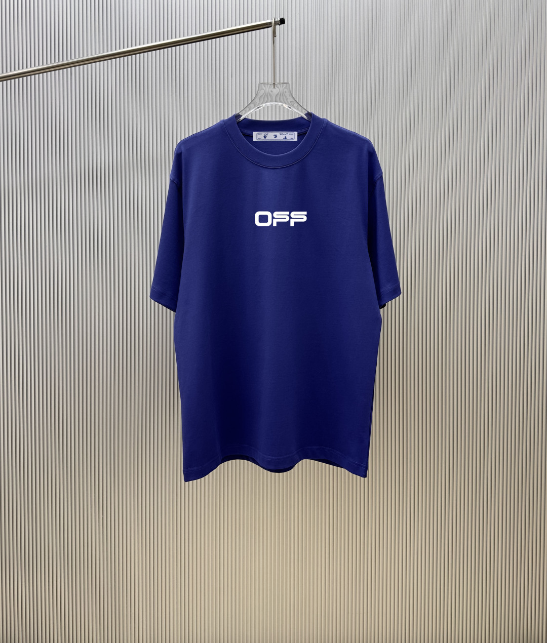 P70 （严控品质 ） 款式：off-white短袖T恤 面料：300克重双纱100%棉 罗纹：320克重索络纳1*1潮牌 工艺：印花 颜色：白 炫酷蓝 花灰 红 黑 尺码：M—4XL 无性别区分 男女同款