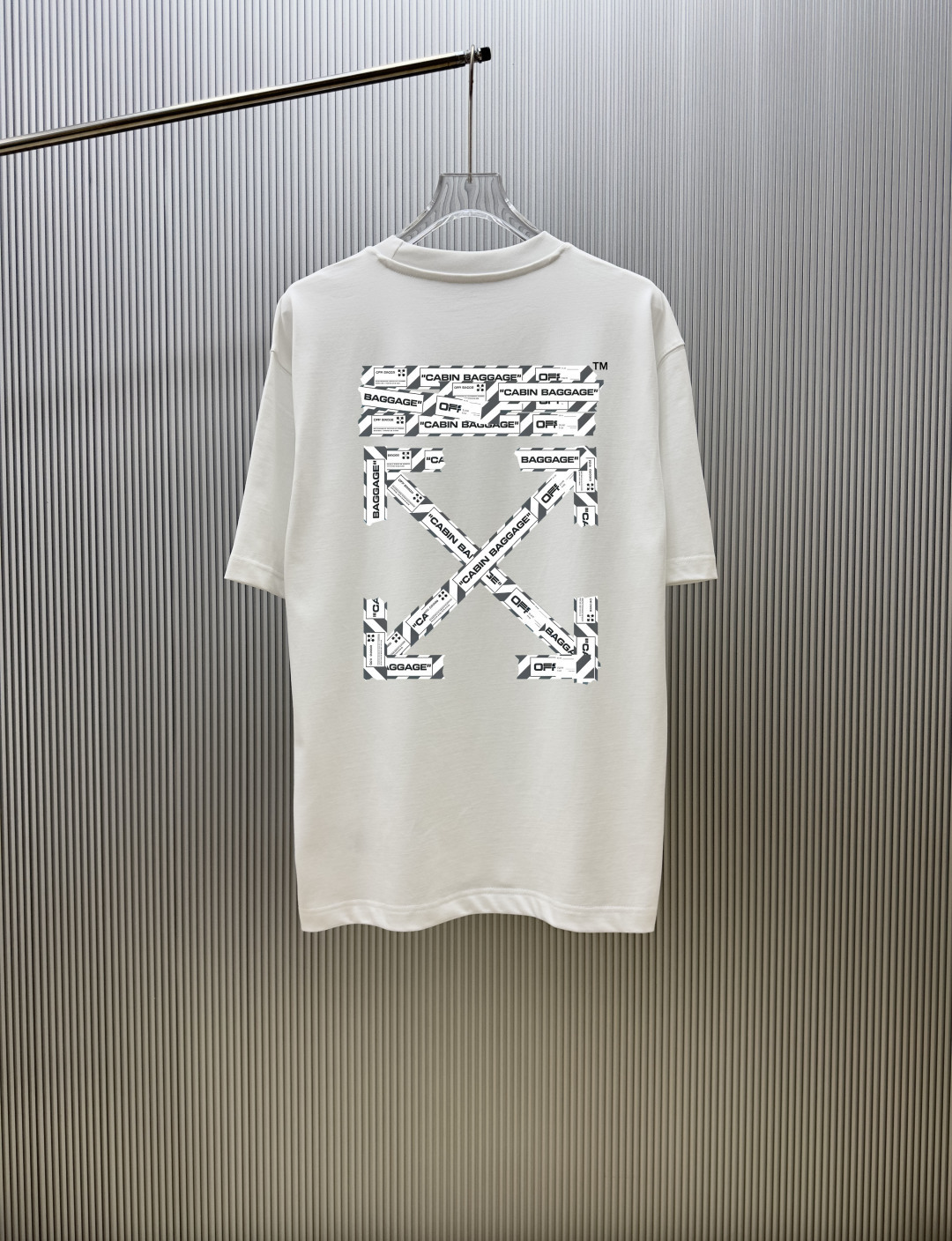 P70 （严控品质 ） 款式：off-white短袖T恤 面料：300克重双纱100%棉 罗纹：320克重索络纳1*1潮牌 工艺：印花 颜色：白 炫酷蓝 花灰 红 黑 尺码：M—4XL 无性别区分 男女同款