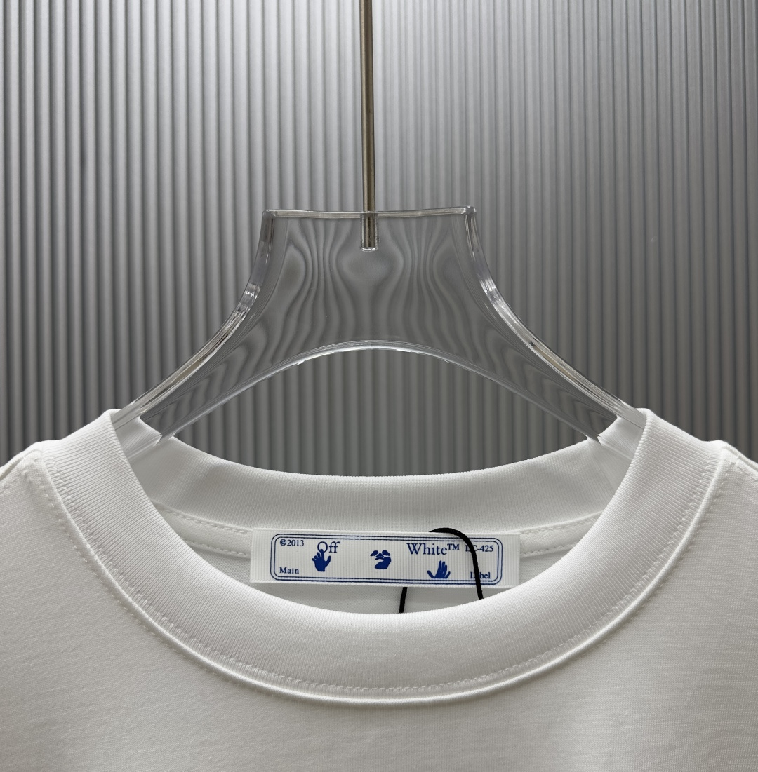 P70 （严控品质 ） 款式：off-white短袖T恤 面料：300克重双纱100%棉 罗纹：320克重索络纳1*1潮牌 工艺：印花 颜色：白 炫酷蓝 花灰 红 黑 尺码：M—4XL 无性别区分 男女同款