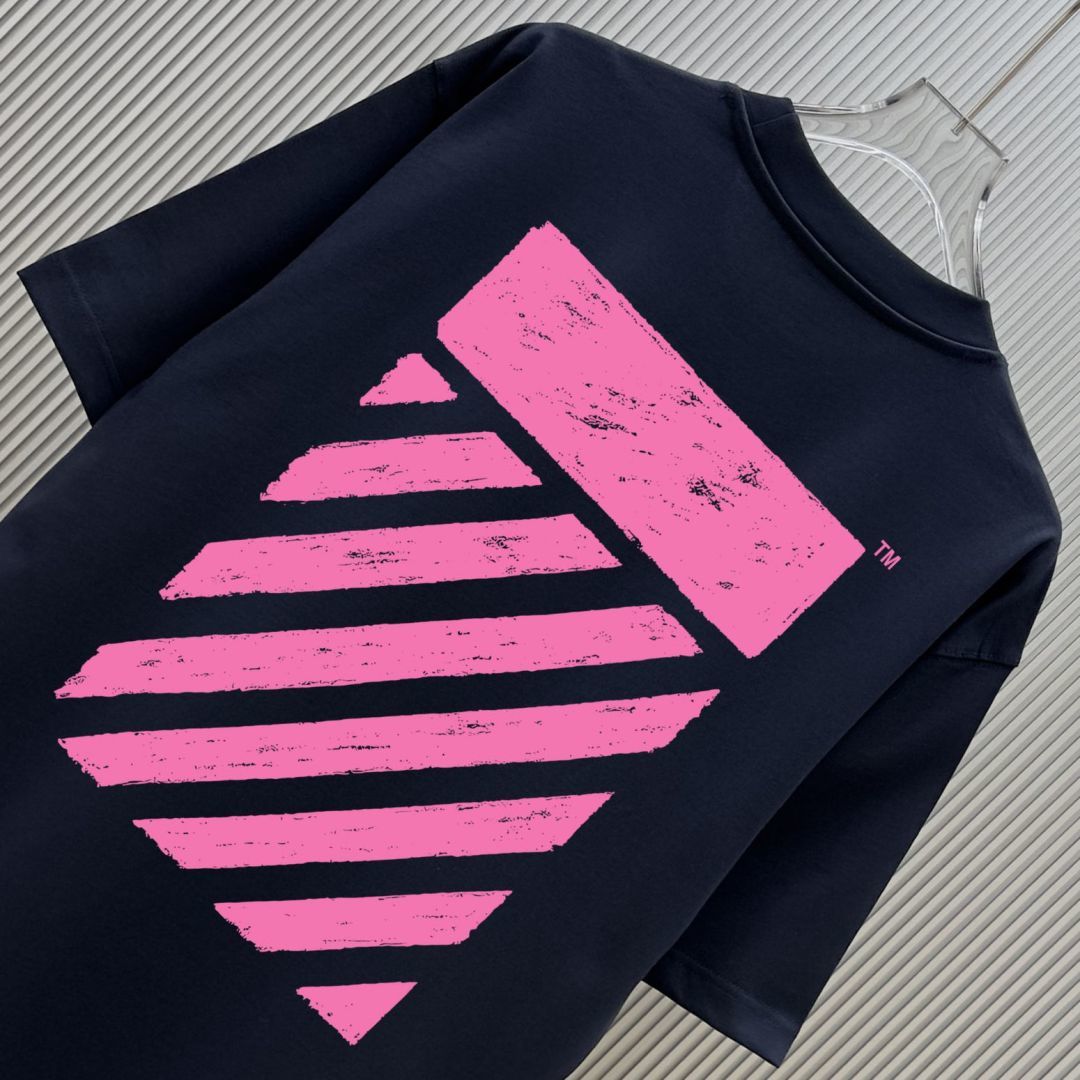 P70 （严控品质 ） 款式：off-white短袖T恤 面料：300克重双纱100%棉 罗纹：320克重索络纳1*1潮牌 工艺：印花 颜色：白 夜蓝 花灰 黑 尺码：M—4XL 无性别区分 男女同款