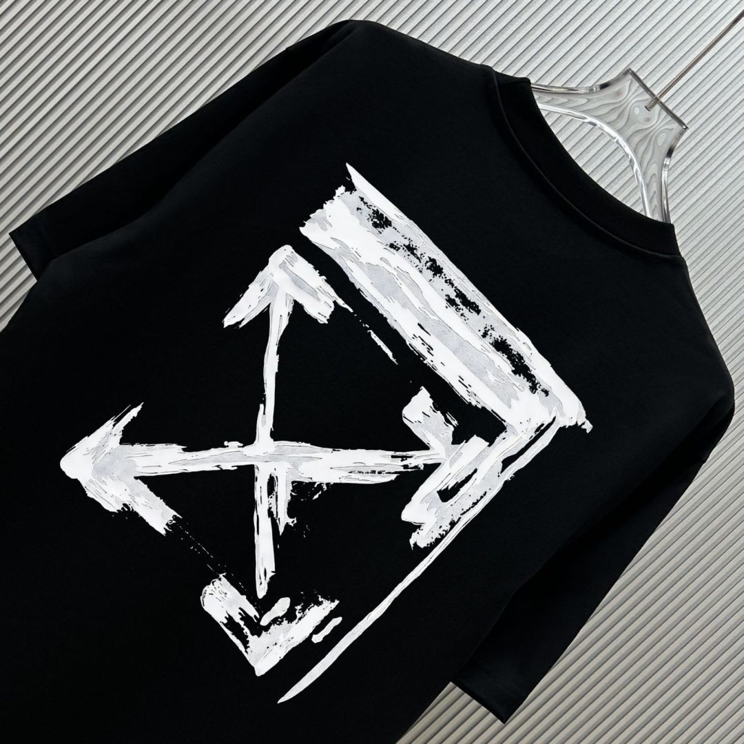 P70 （严控品质 ） 款式：off-white短袖T恤 面料：300克重双纱100%棉 罗纹：320克重索络纳1*1潮牌 工艺：印花 颜色：白 夜蓝 红 黑 尺码：M—4XL 无性别区分 男女同款