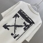 P70 （严控品质 ） 款式：off-white短袖T恤 面料：300克重双纱100%棉 罗纹：320克重索络纳1*1潮牌 工艺：印花 颜色：白 夜蓝 红 黑 尺码：M—4XL 无性别区分 男女同款