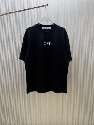 P70 （严控品质 ） 款式：off-white短袖T恤 面料：300克重双纱100%棉 罗纹：320克重索络纳1*1潮牌 工艺：印花 颜色：白 蓝 花灰 黑 尺码：M—4XL 无性别区分 男女同款