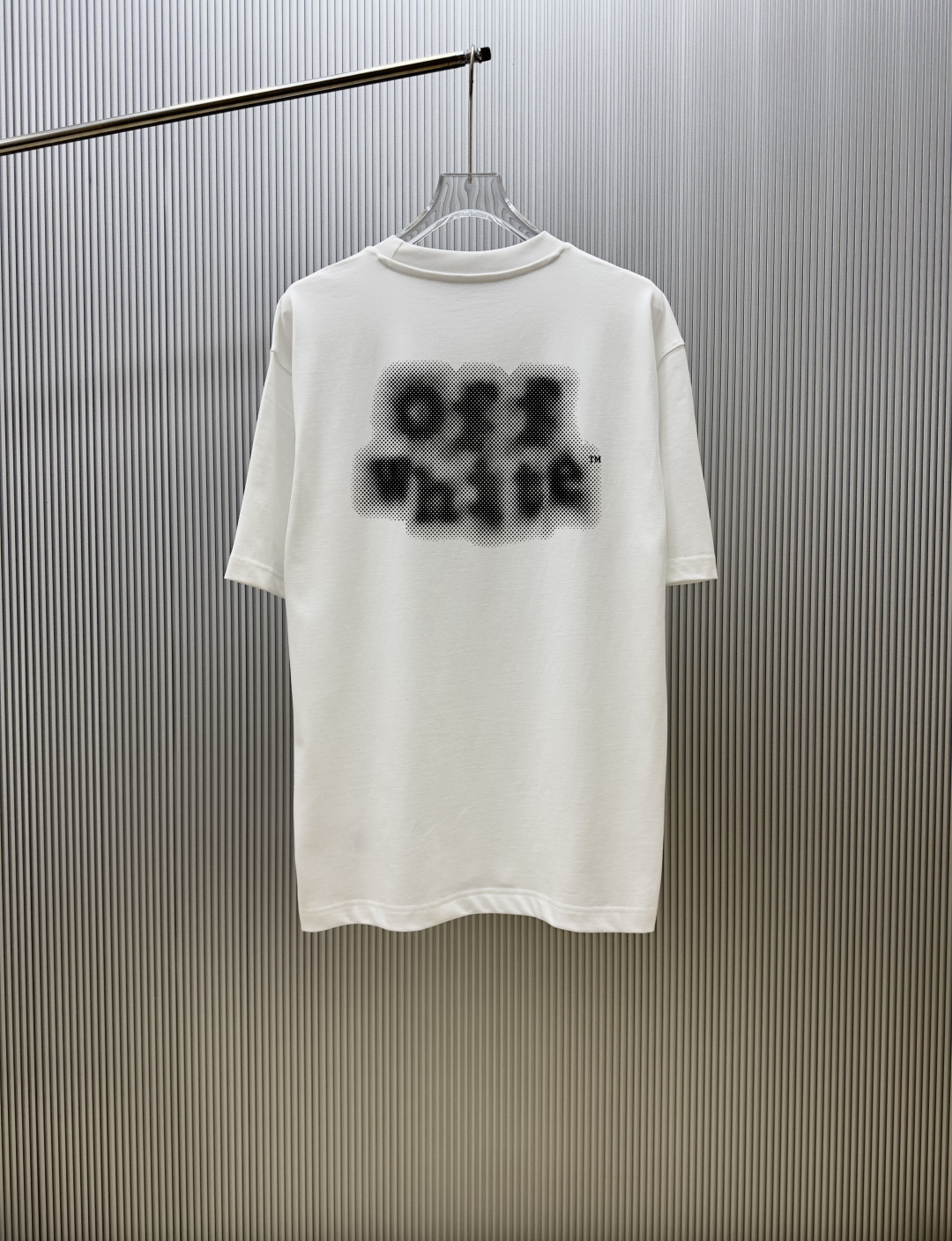 P70 （严控品质 ） 款式：off-white短袖T恤 面料：300克重双纱100%棉 罗纹：320克重索络纳1*1潮牌 工艺：印花 颜色：白 蓝 花灰 黑 尺码：M—4XL 无性别区分 男女同款