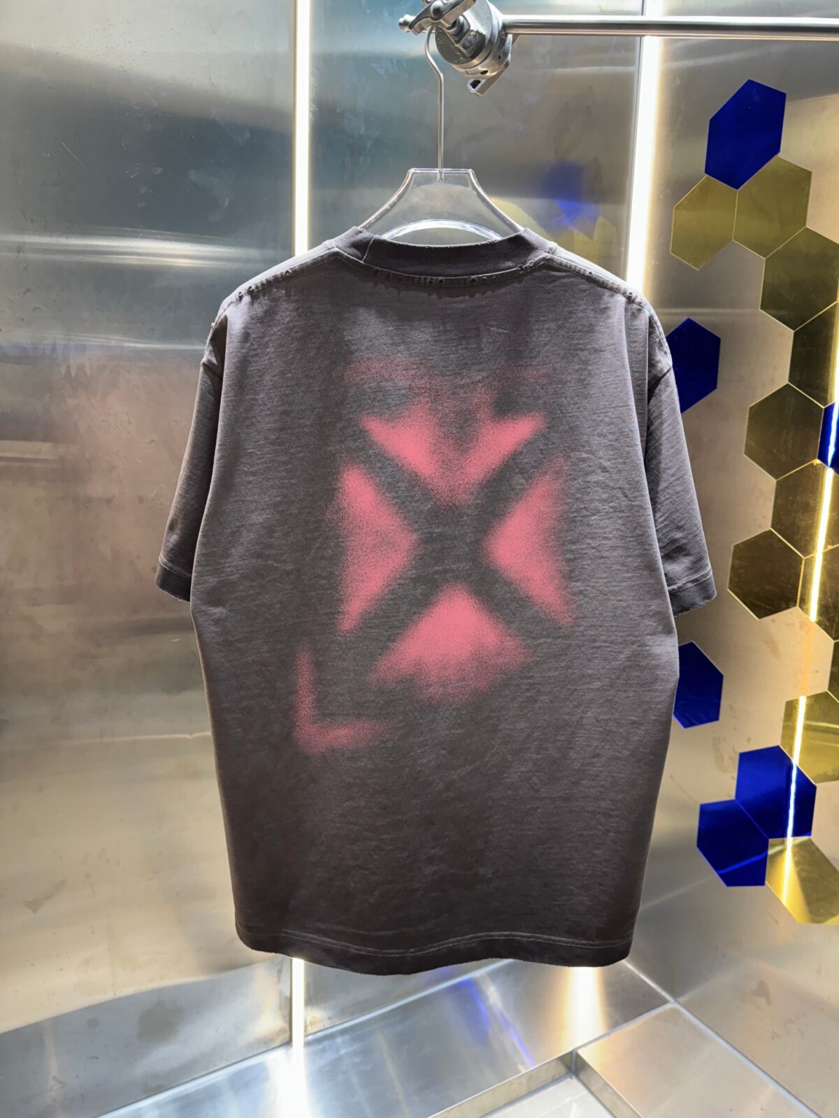 P80 OFF-white/2026春夏新款 洗水磨破320克圆领短袖tee 男女同款宽松版 吊牌 领标 洗水唛 三标齐全 颜色 :洗水黑 洗水白 洗水灰 褐色 尺码 :S M L XL XXL