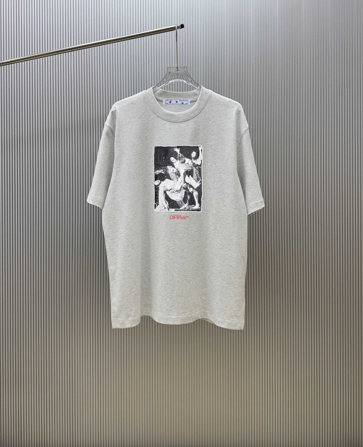 P70 （严控品质 ） 款式：off-white短袖T恤 面料：300克重双纱100%棉 罗纹：320克重索络纳1*1潮牌 工艺：印花 颜色：白 粉 花灰 蓝 炫酷蓝 黑 尺码：M—4XL 无性别区分 男女同款