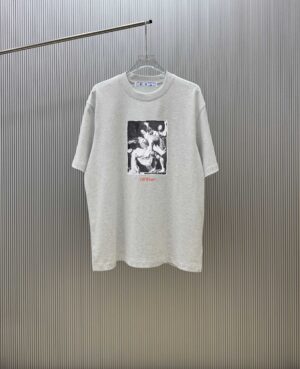P70 （严控品质 ） 款式：off-white短袖T恤 面料：300克重双纱100%棉 罗纹：320克重索络纳1*1潮牌 工艺：印花 颜色：白 粉 花灰 蓝 炫酷蓝 黑 尺码：M—4XL 无性别区分 男女同款